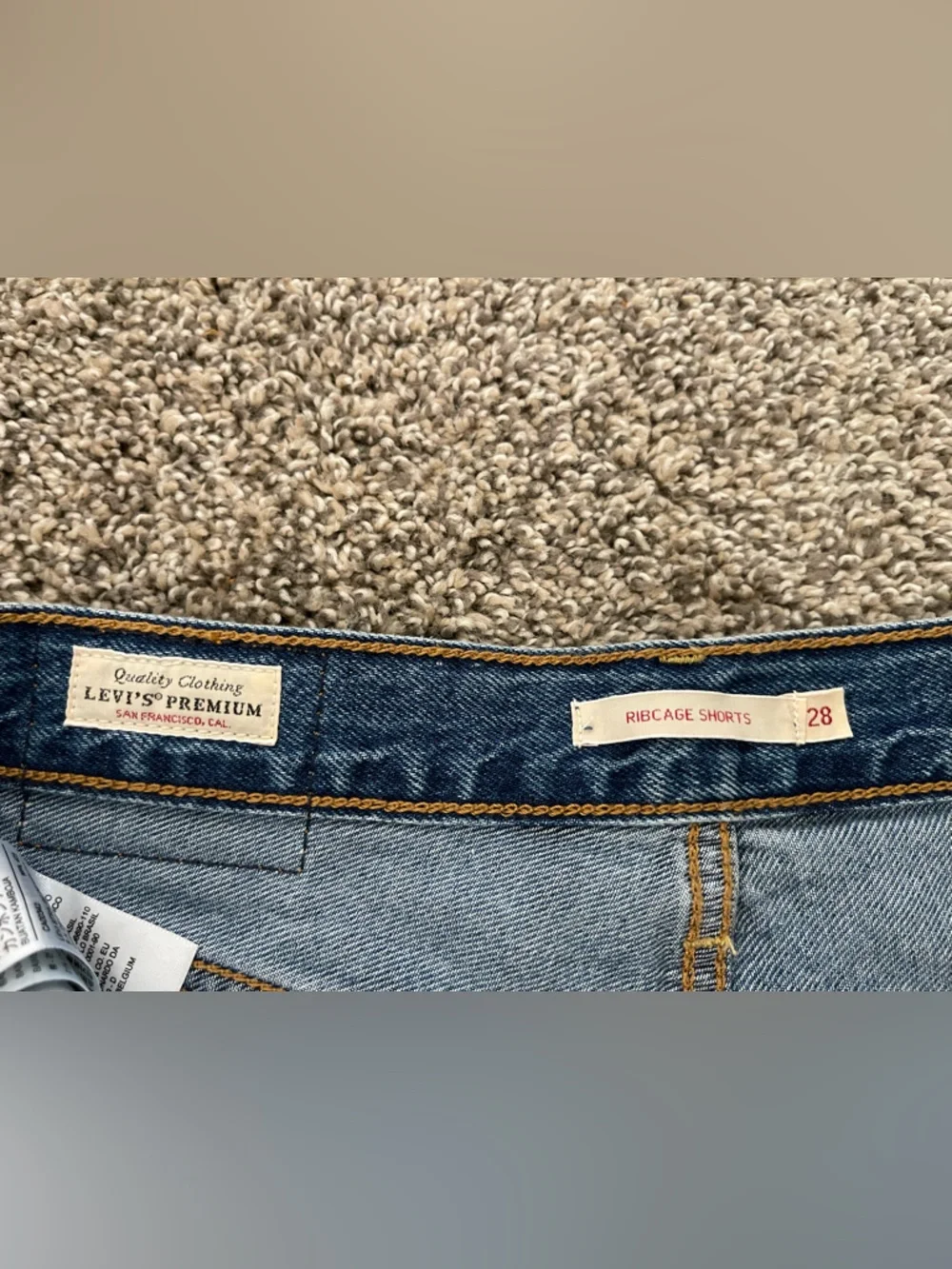 Vintage Women’s Levi’s Ribcage Distressed High Waist Cut Off Shorts Size 28 - Picture 3 of 7